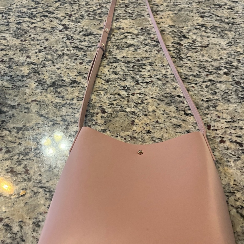 Elegant Pink Crossbody Bag with Structured Design